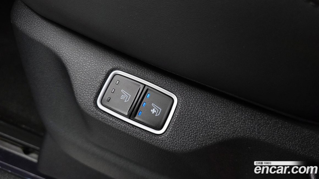 Hyundai Staria 4WD Lounge 9-Seater, 2022