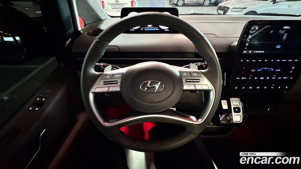 Hyundai Staria Lounge 7-Seater, 2022