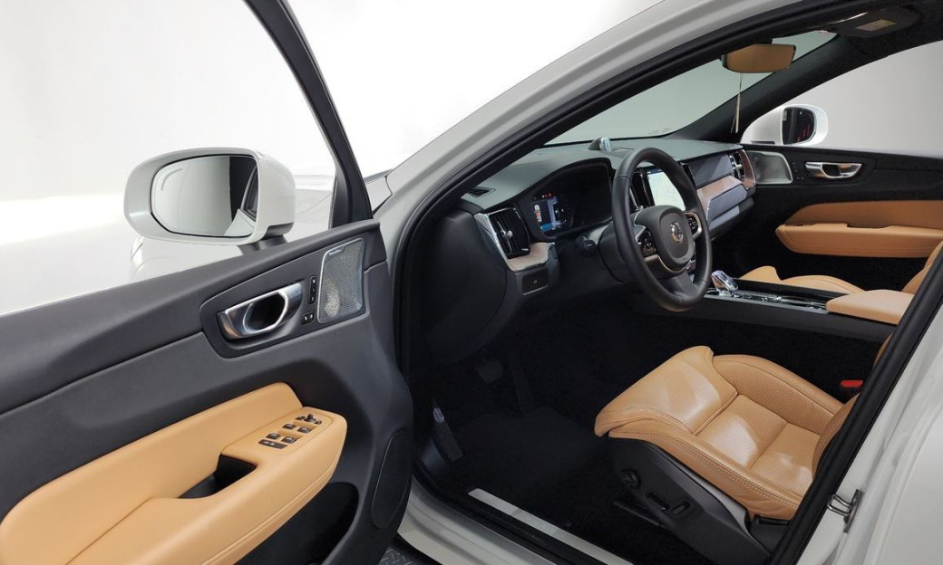 Volvo XC60 B5 Ultra Bright, 2025