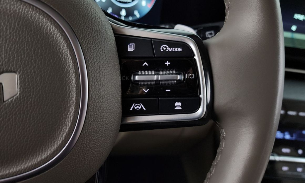 Kia Carnival 9-Seater Signature, 2023
