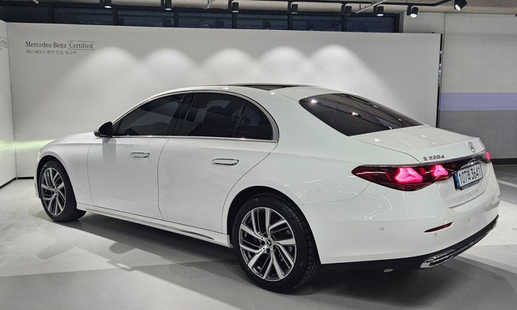 Mercedes-Benz E-Class E220d 4MATIC Exclusive, 2025