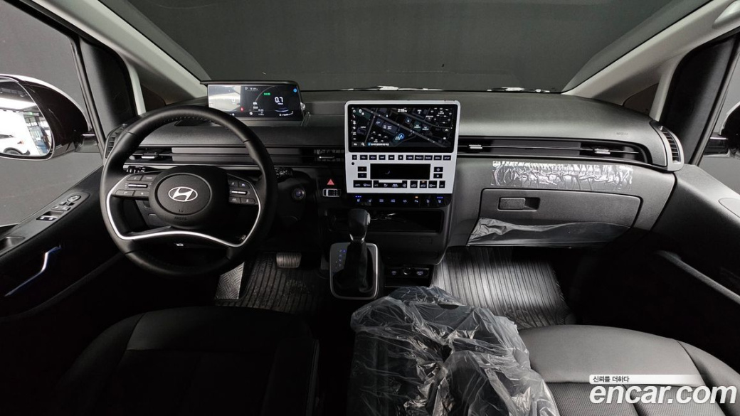 Hyundai Staria Tourer 9-Seater, 2025