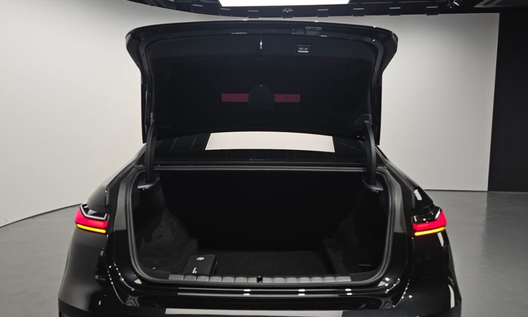 BMW 7-Series 740i xDrive M Sport, 2025