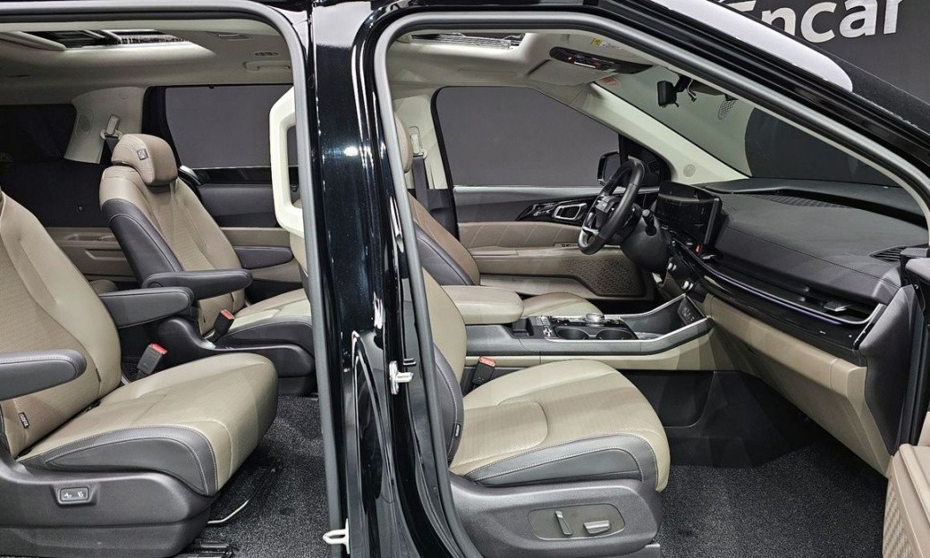 Kia Carnival 9-Seater Gravity, 2025