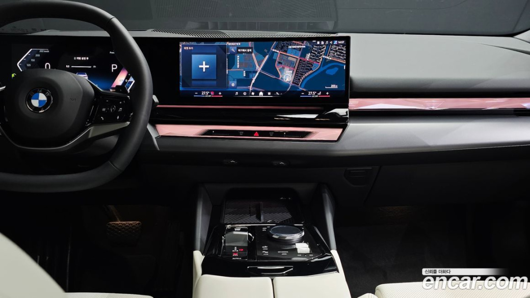 BMW 5-Series 520i, 2025