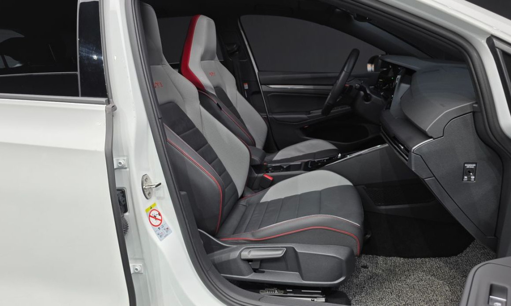 Volkswagen Golf 2.0 GTI, 2024
