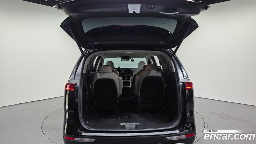Kia Carnival 9-Seater Signature, 2023