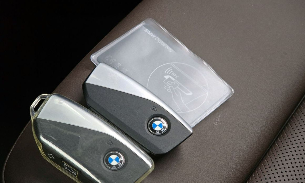BMW 2-Series 220i Luxury, 2024