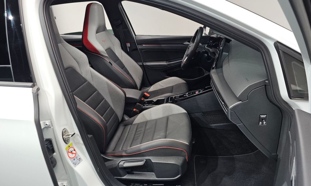 Volkswagen Golf 2.0 GTI, 2024
