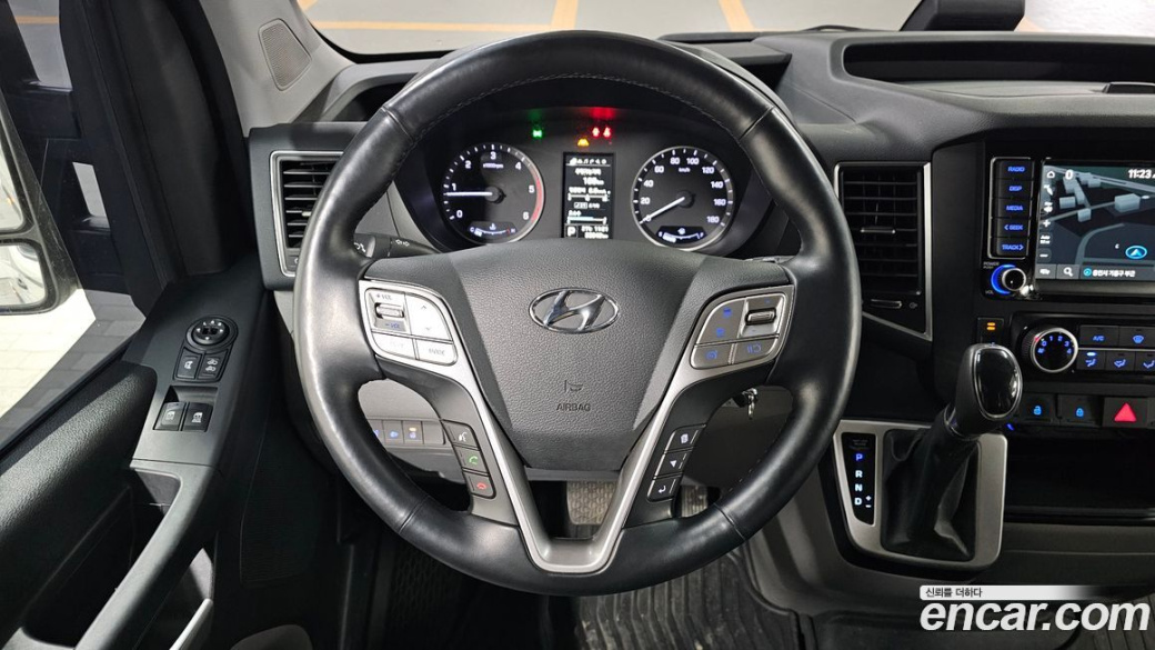 Hyundai Solati 15-seater, 2024