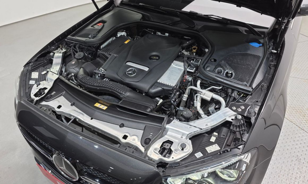 Mercedes-Benz E-Class E250 AMG Line, 2023