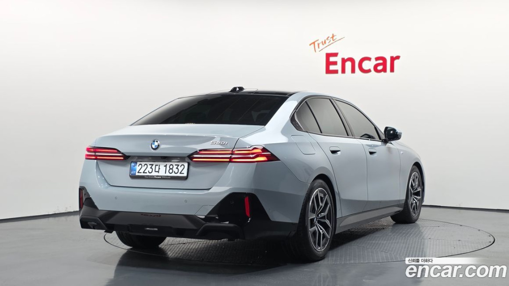BMW 5-Series 520i M Sport, 2025