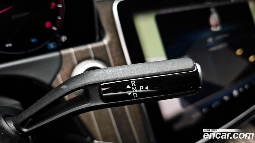 Mercedes-Benz E-Class E300 4MATIC Exclusive, 2025
