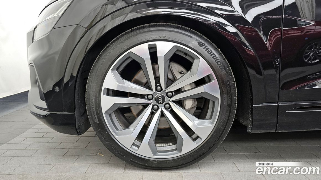 Audi Q8 55 TFSI Quattro Premium, 2023