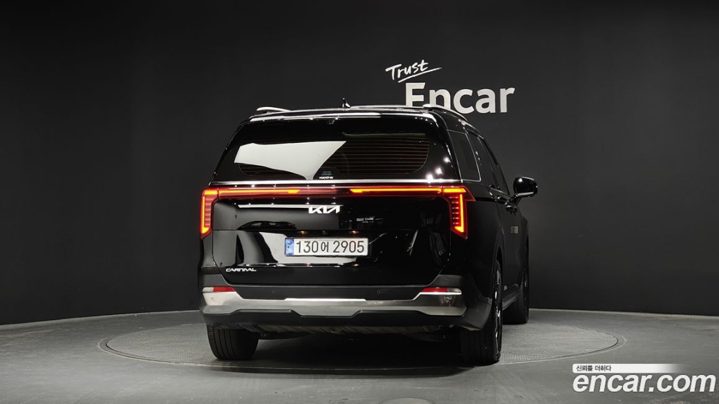 Kia Carnival 9-Seater Signature, 2024