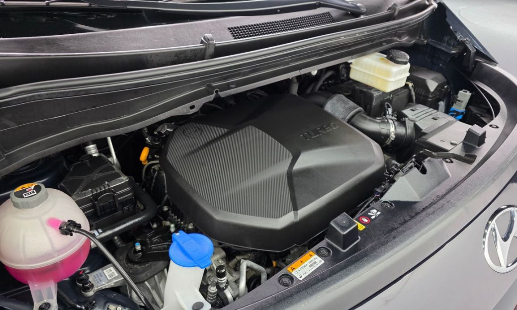 Hyundai Staria 4WD Tourer 9-Seater, 2024