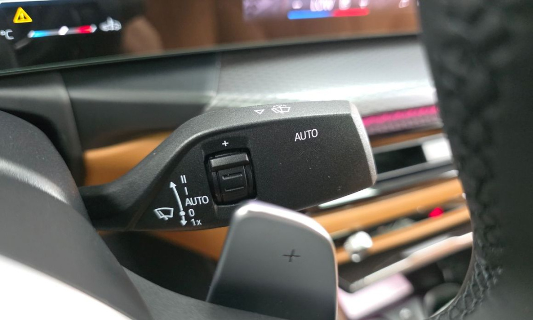BMW 3-Series 320i M Sport, 2025