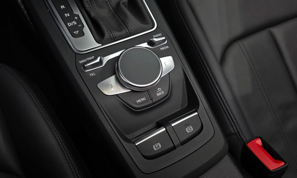 Audi Q2 35 TDI Premium, 2023