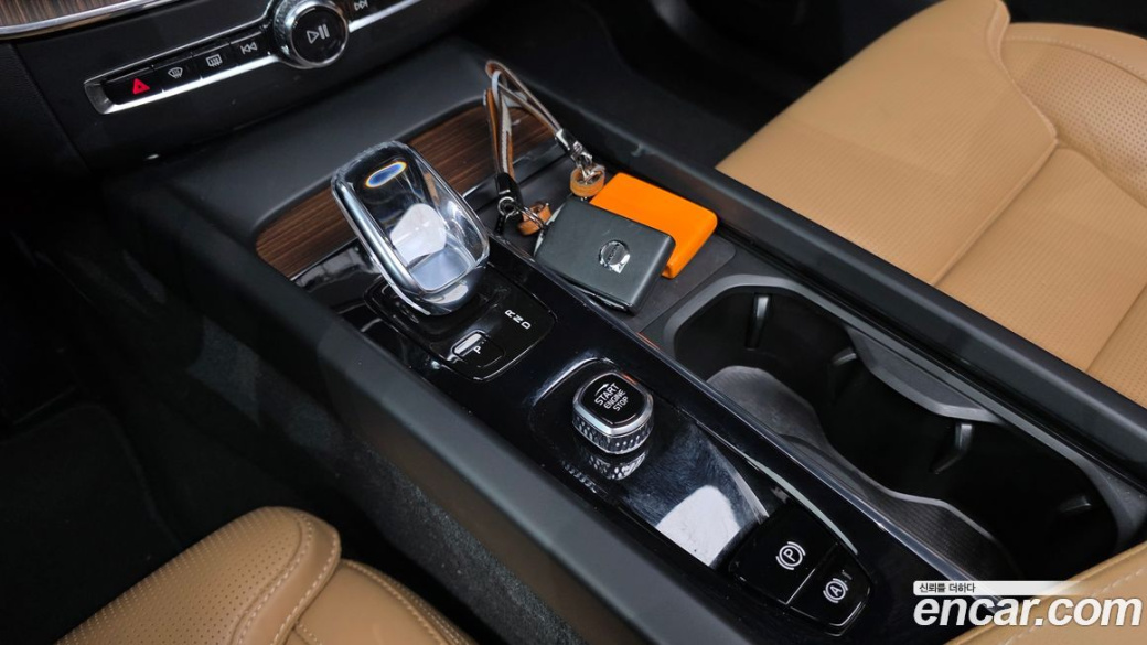 Volvo XC60 B5 Inscription, 2022