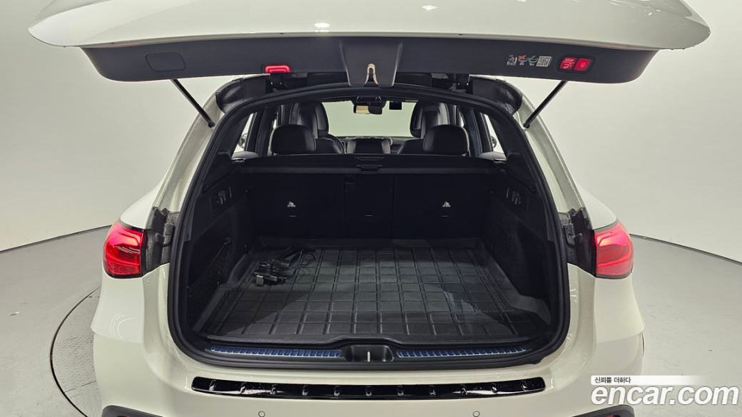 Mercedes-Benz GLC-Class GLC300 4MATIC AMG Line, 2025
