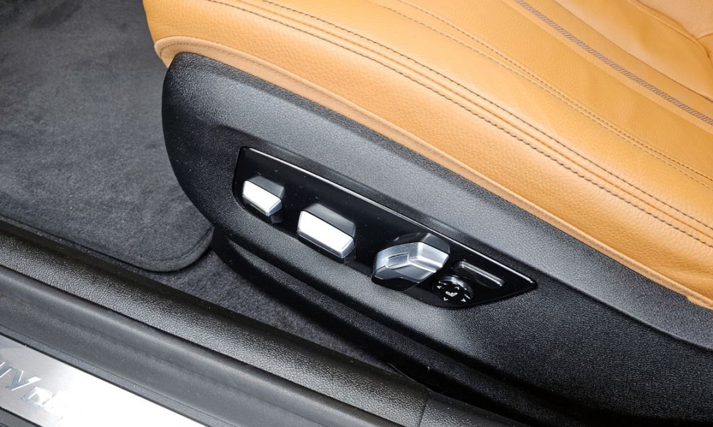 BMW 5-Series 520i Luxury, 2022