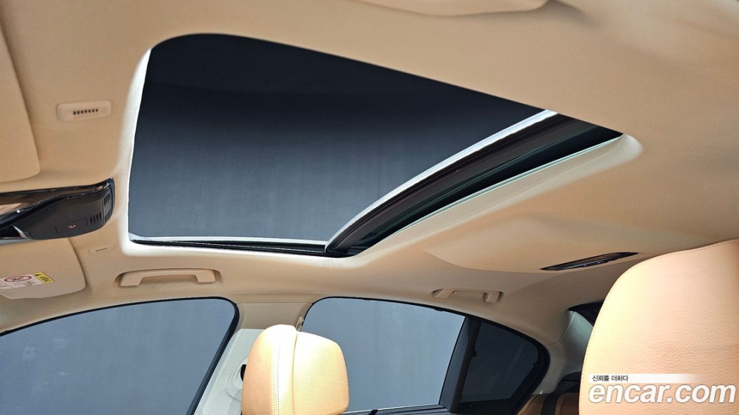 BMW 5-Series 520i Luxury, 2023