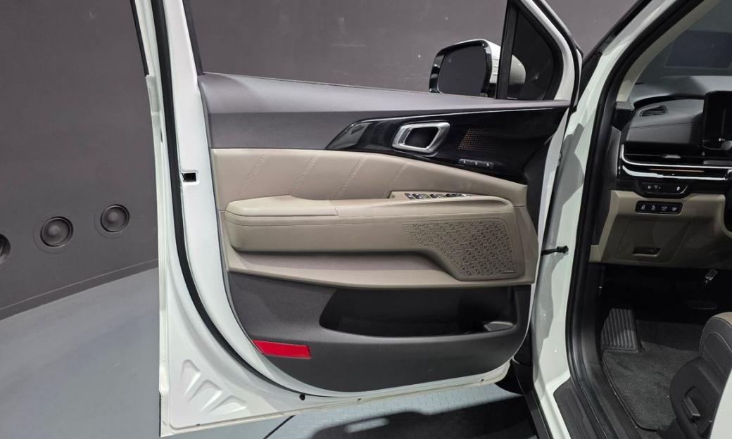 Kia Carnival 9-Seater Signature, 2024