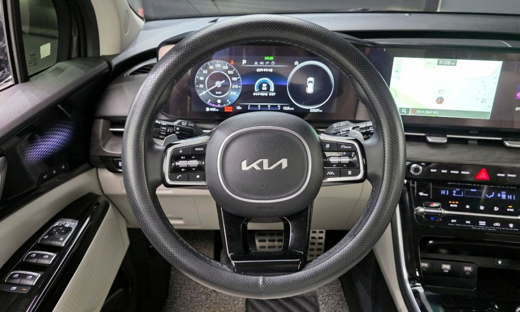 Kia Carnival 9-Seater Signature, 2023