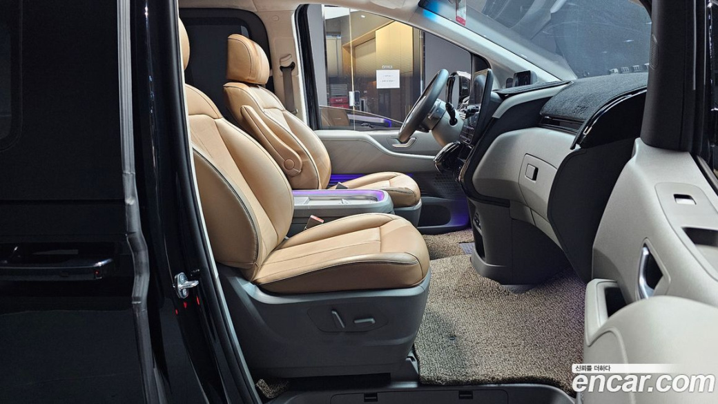 Hyundai Staria Lounge 9-Seater, 2023