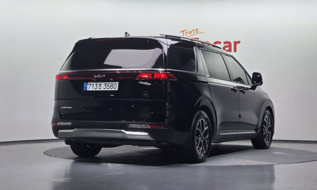 Kia Carnival 11-Seater Signature, 2023