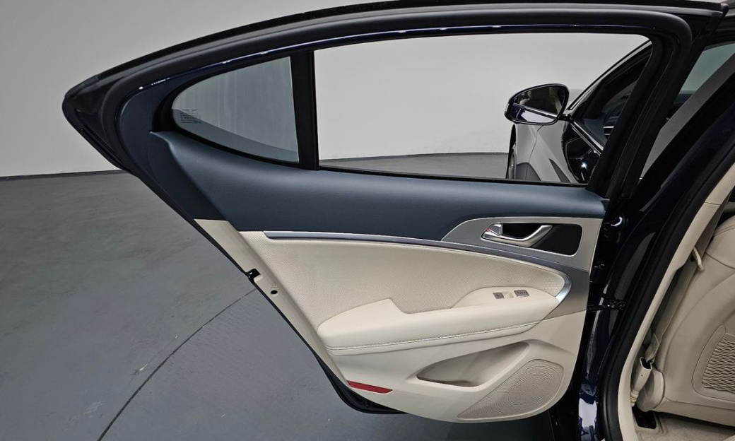 Genesis G70 Gasoline 2.5T 4WD, 2025