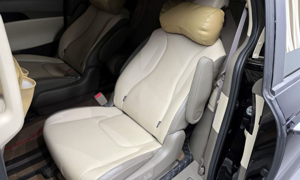 Kia Carnival 9-Seater Hi-Limousine, 2022