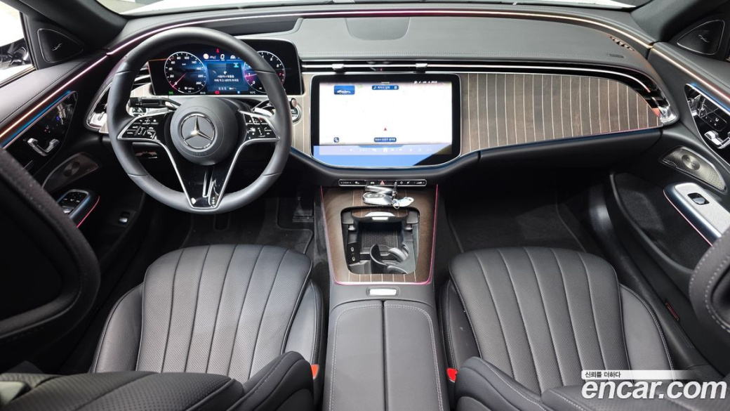 Mercedes-Benz E-Class E300 4MATIC Exclusive, 2025