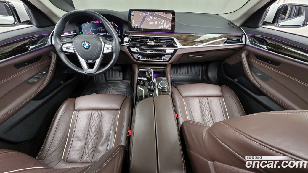 BMW 5-Series 523d Luxury, 2022