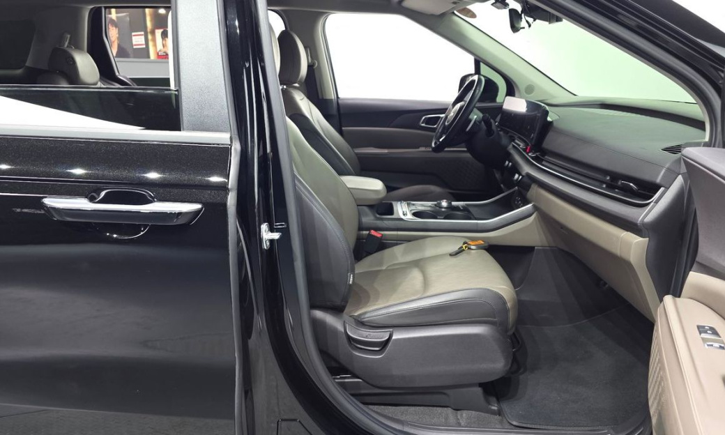Kia Carnival 9-Seater Prestige, 2024