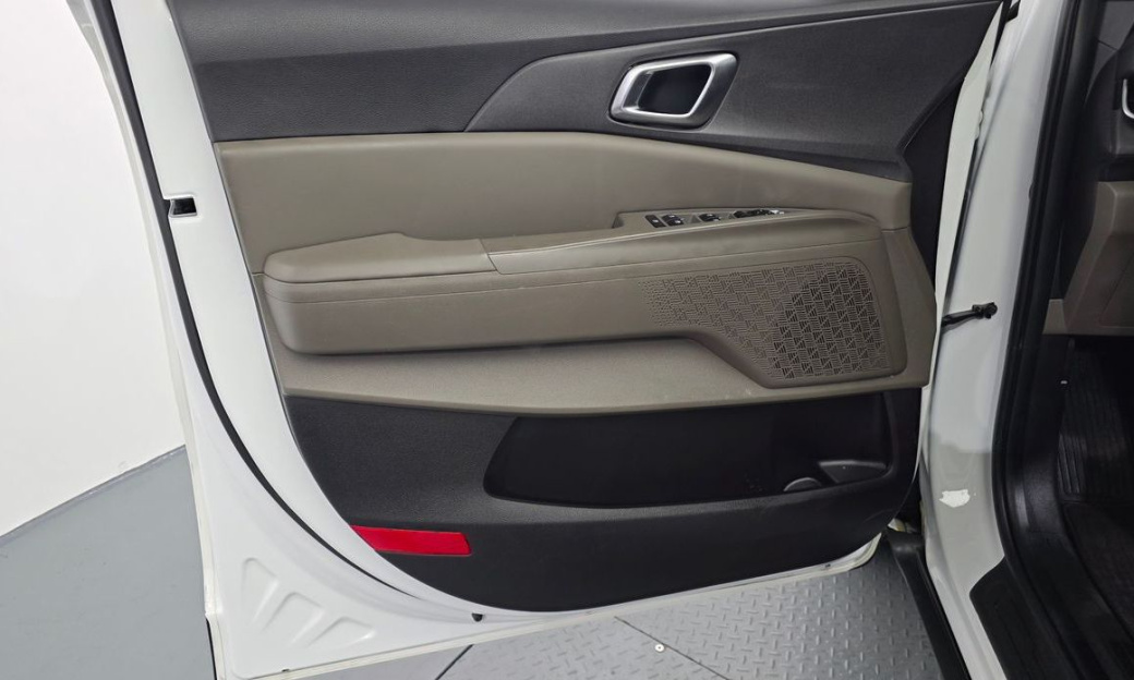 Kia Carnival 7-Seater Outdoor, 2025