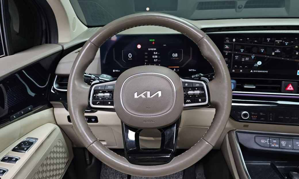 Kia Carnival 9-Seater Signature, 2024
