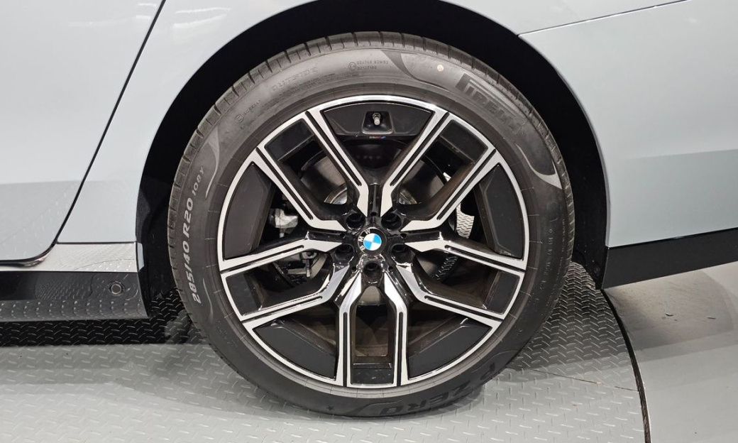 BMW 7-Series 740i xDrive M Sport, 2025