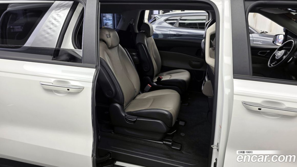 Kia Carnival 9-Seater Prestige, 2024