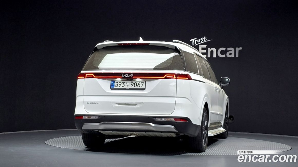 Kia Carnival 7-Seater Outdoor, 2023