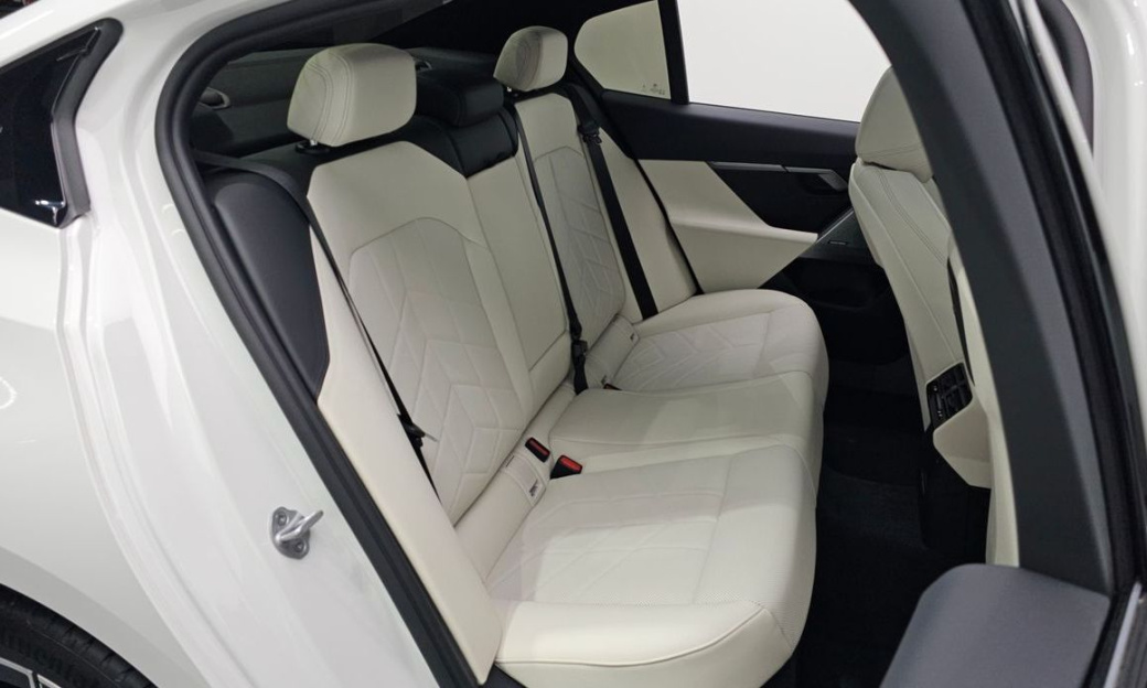 BMW 5-Series 520i M Sport, 2025