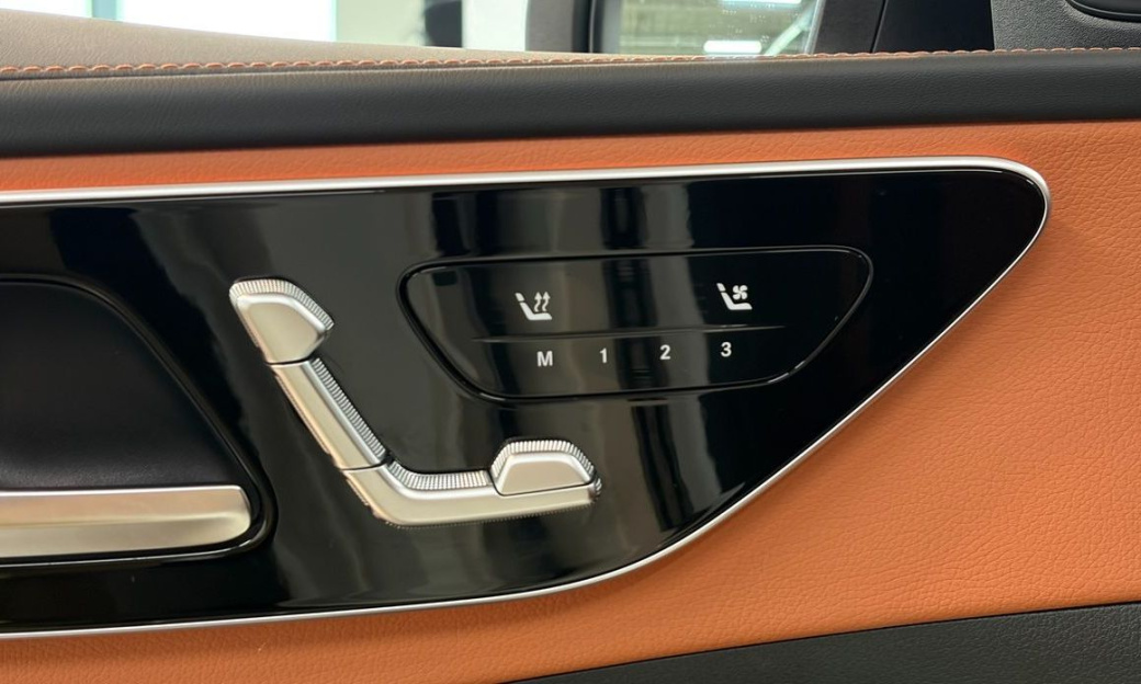 Mercedes-Benz C-Class C200 AMG Line, 2025