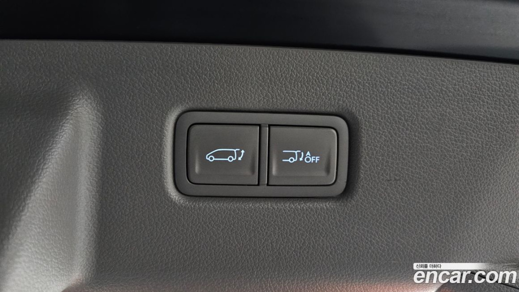 Hyundai Staria 4WD Lounge 7-Seater, 2024