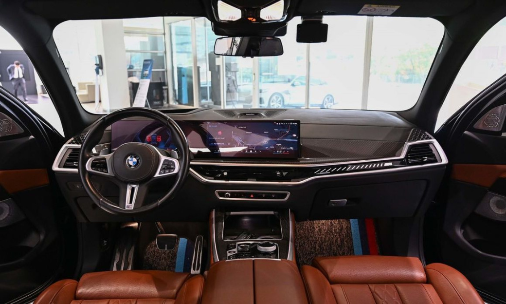 BMW X5 M60i, 2024