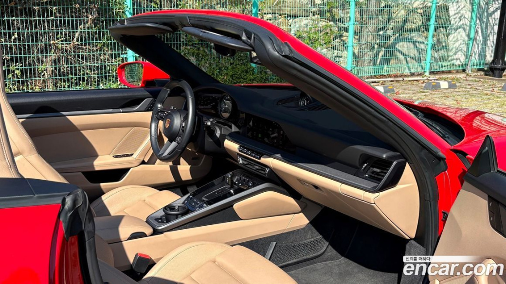 Porsche 911 Carrera Cabriolet, 2022