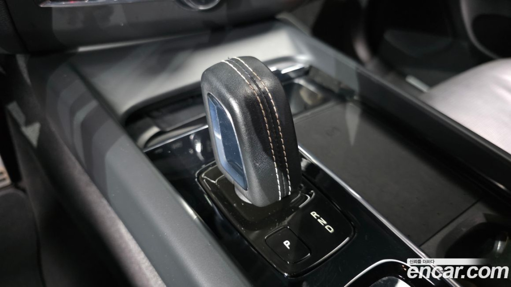 Volvo XC60 B6 R-Design, 2022
