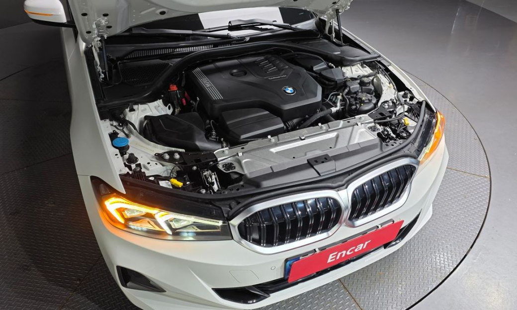 BMW 3-Series 320i, 2023