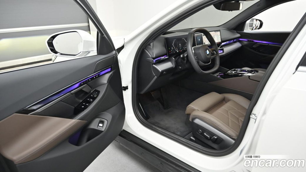 BMW 5-Series 520i, 2025