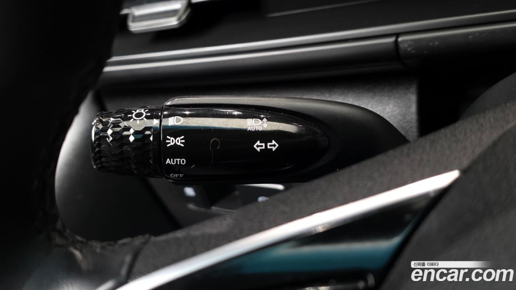 Hyundai Staria 4WD Tourer 11-Seater, 2022