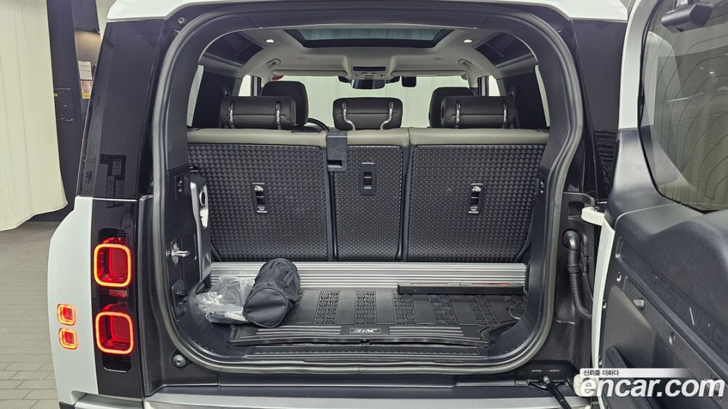 Land Rover Defender 90 D250 SE, 2023